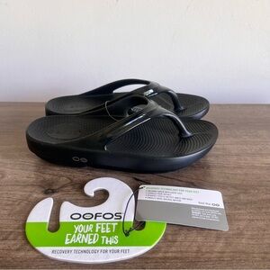OOFOS OOLala Black Women's Thong Flip Flops Sandals Sz 7
